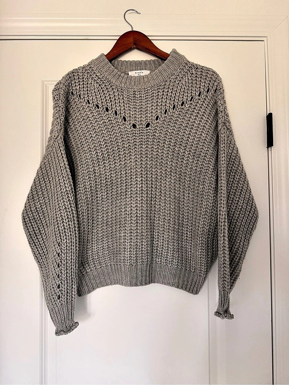 Elodie Open Knit Crewneck Sweater in Gray Size Small Like New